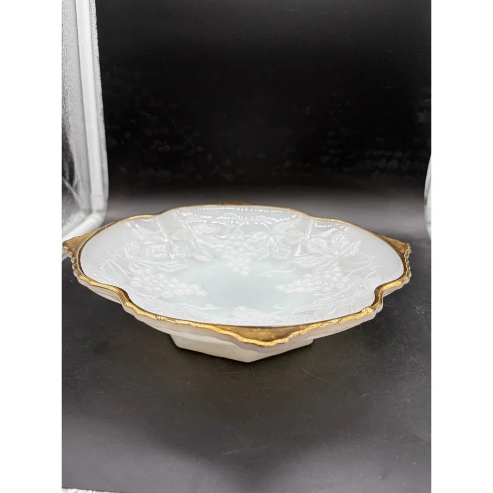 Vintage Milk Glass Grape Harvest Bowl Gold Trim Scalloped Edge Pedestal 10.5